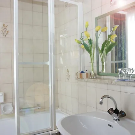 Отель Snowwhite 4*